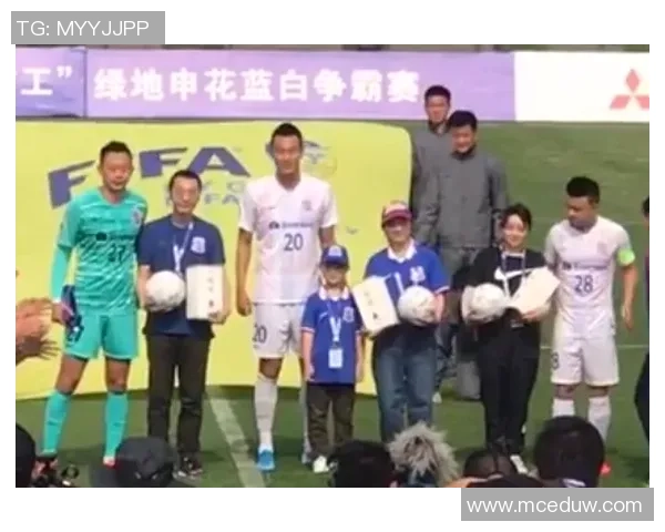 上海排球队团队协作引发热议球迷对战术配合和默契度的不同看法